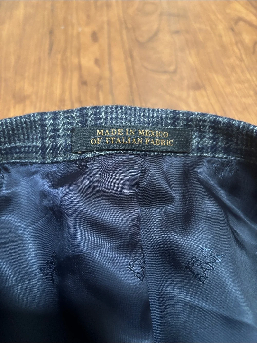 Jos. A Bank Reserve Glen Check Plaid DV Blazer